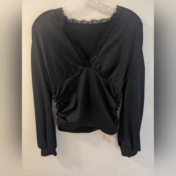 Clasi Contrast Lace Lantern Sleeve Tee - Picture 4 of 5